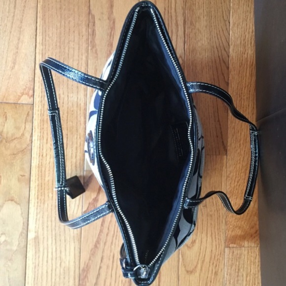 🚫SOLD🚫 Like New Coach Signature Stripe Tote - Picture 4 of 4